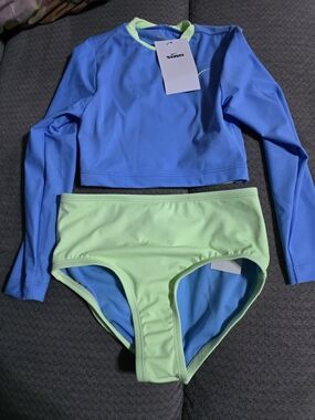 Nikes Kids Two-Piece Long-Sleeve Rash Guard Set in Blue and Mint